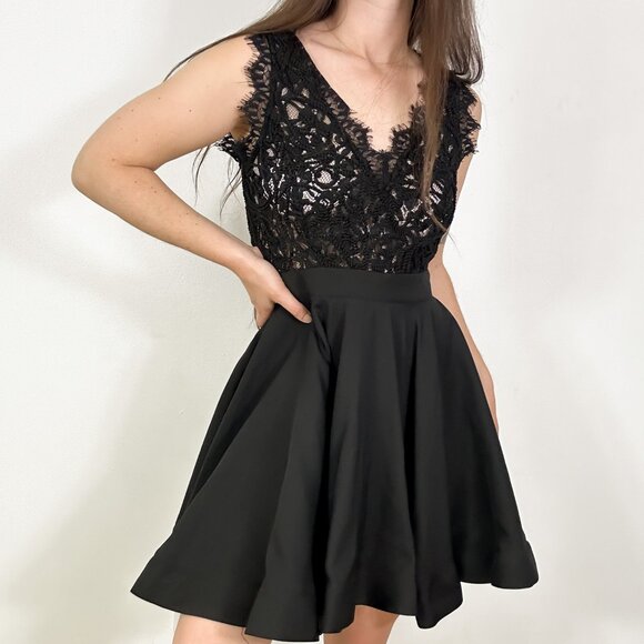 *Luxxel Black Lace V-Neck Dress - Picture 3 of 8